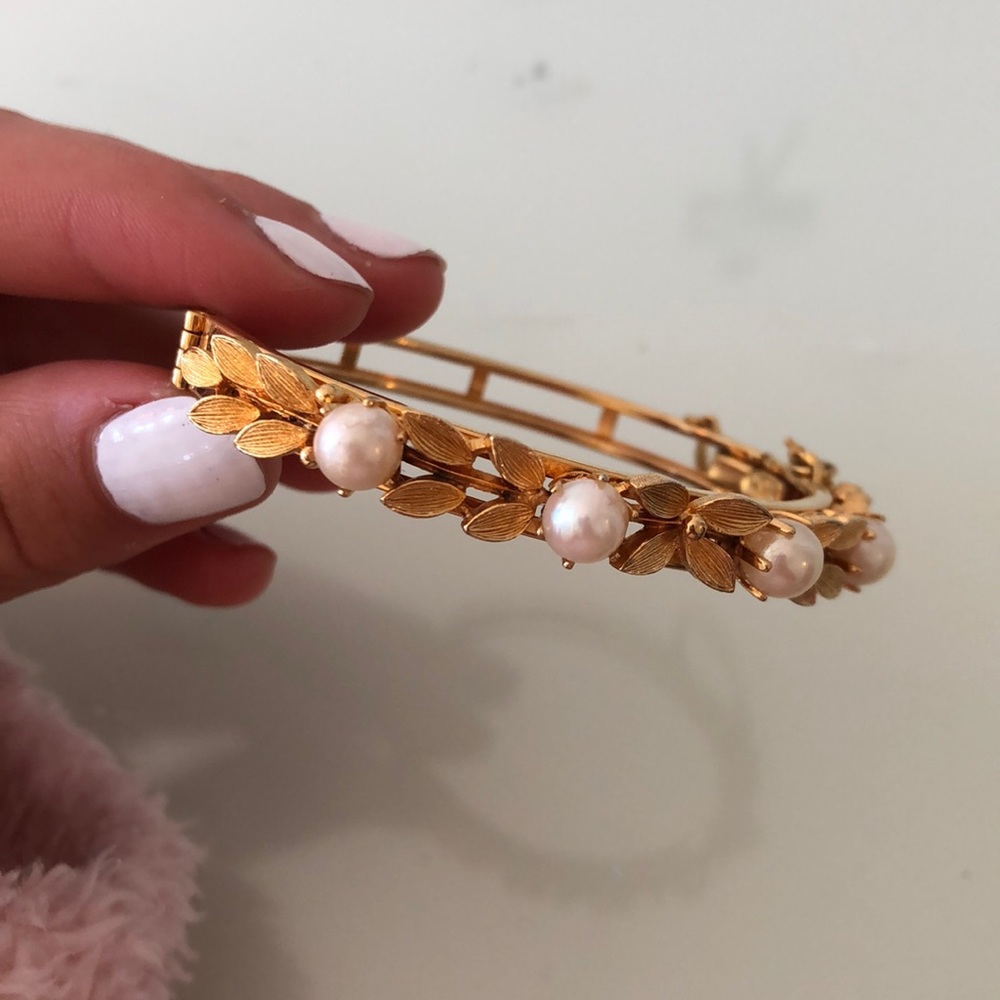 beautiful gold leafed and pearl bracelet